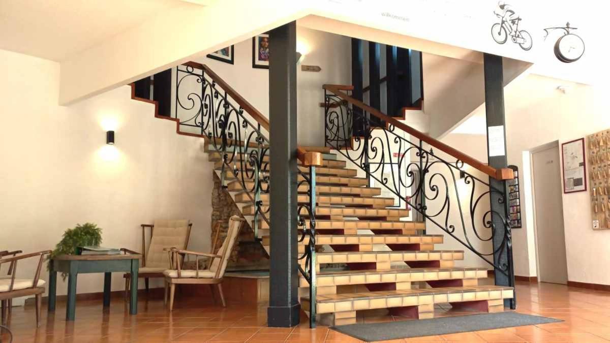 בווי-לה-בארוני Hotel Sous L'Olivier מראה חיצוני תמונה